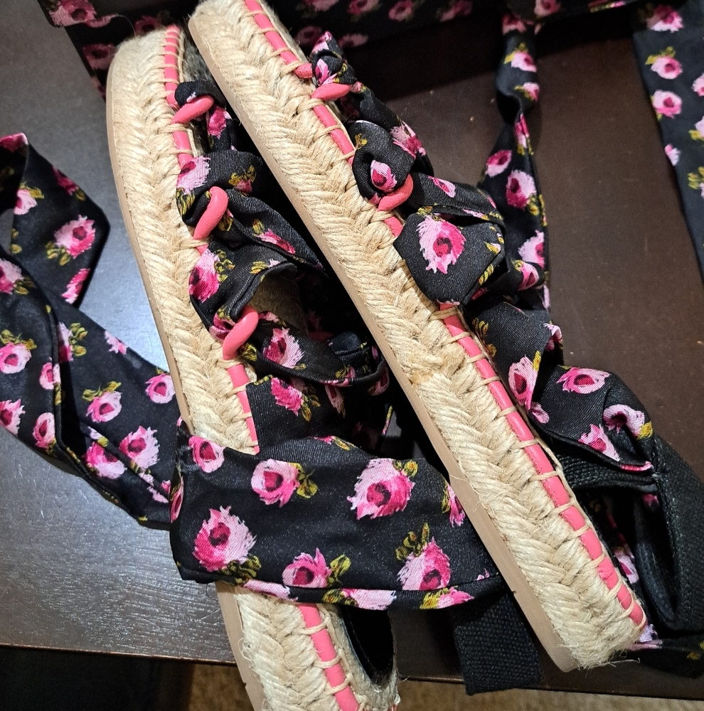 EUC Prada Floral Black Espadrille Sandals - Picture 6 of 8